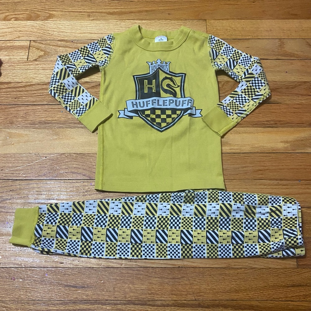 Hanna Andersson Kids Hufflepuff Yellow and Black Pajama Set
